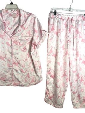Cabernet Pink White Floral Silky Pajama Set Womens L Cropped Pants & Button Top